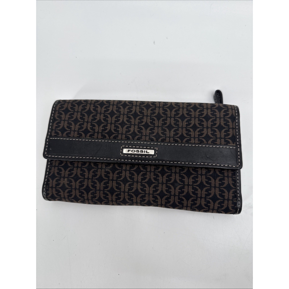 Fossil Trifold Wallet And Check Book Holder With Lots Of Pockets Snap Closure